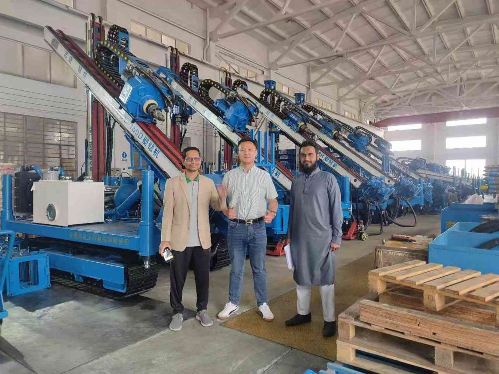 Filipinler'den arkadaşlara inceleme ve müzakere için RM fabrikasını ziyaret etmeye hoş geldiniz